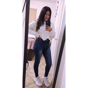 Meet your Posher, Abigail